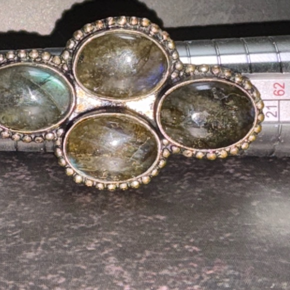 Elegant Labradorite Gemstone Ring - Picture 6 of 9